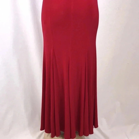 Morgan & Co. Size 5 Red Halter Styles Maxi Gown With Padding. New No Tag - Picture 10 of 11